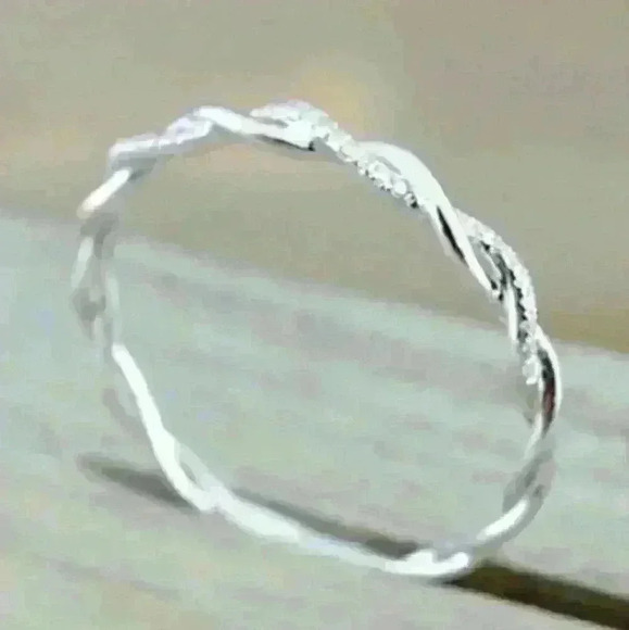 Jewelry - New Silver Twist Design Ring